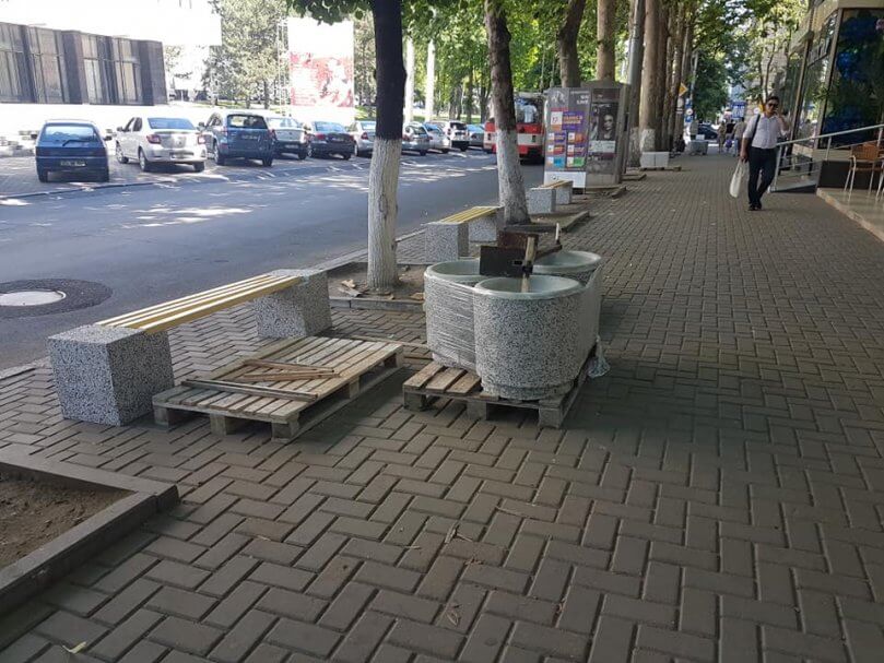 Încă un trotuar salvat în Chișinău